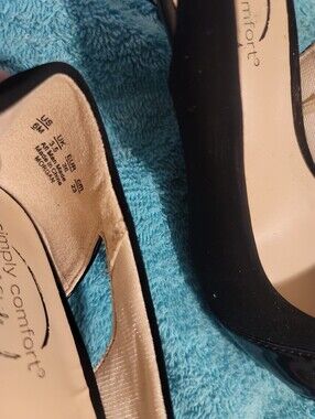 Life Stride Black and Beige Two-Tone Pump